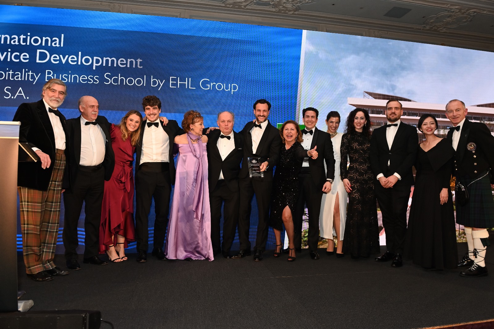 MARAEY conquista prêmio de Melhor Projeto do Mundo em Public Services com a Universidade de Hotelaria apoiada pelo Grupo EHL